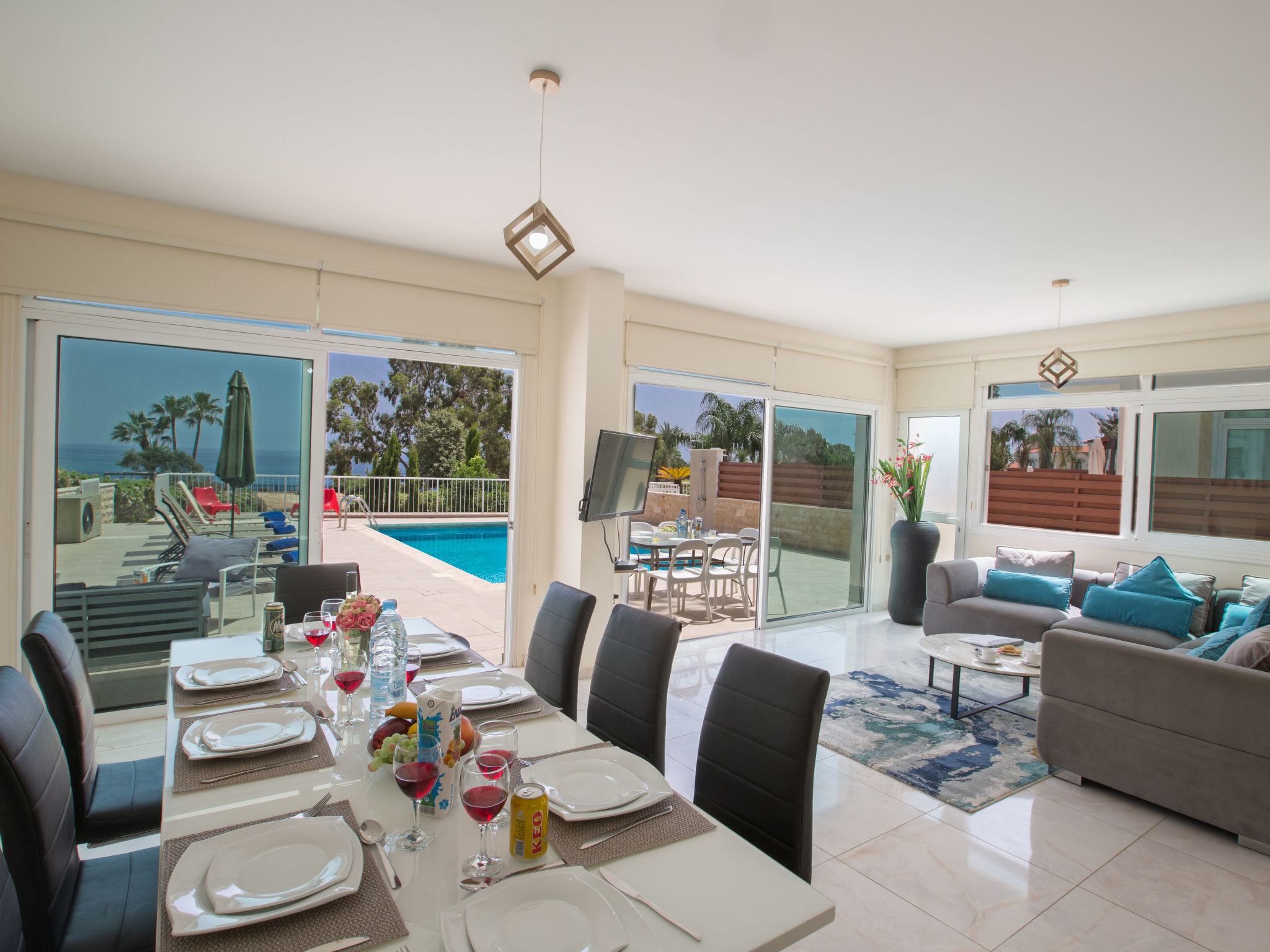 Schöne Villa direkt am Meer-Image-tags.info