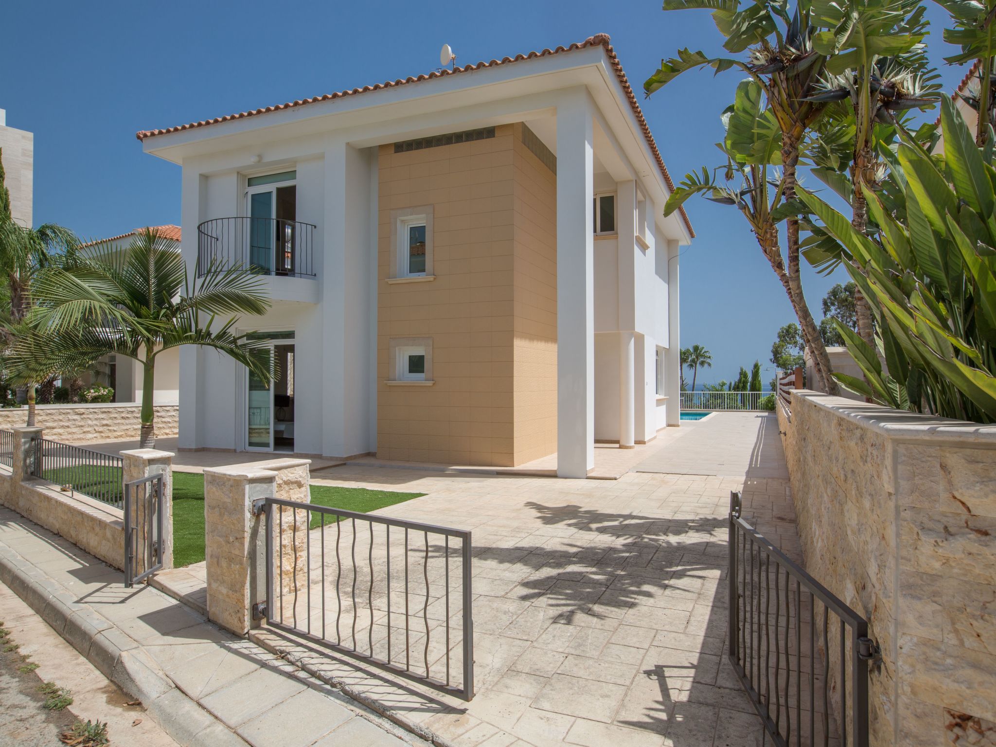 Schöne Villa direkt am Meer-Image-tags.info