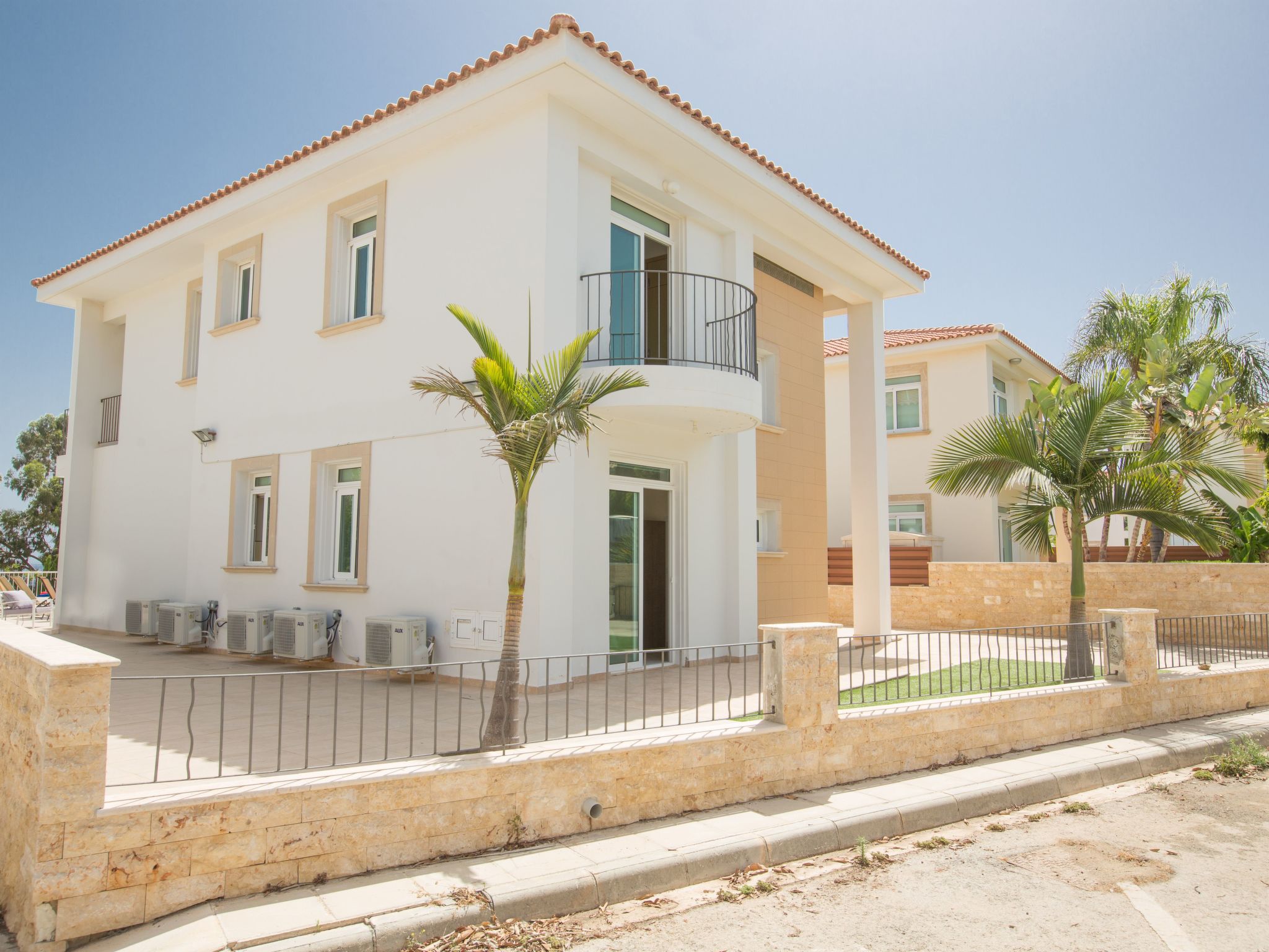 Schöne Villa direkt am Meer-Image-tags.info