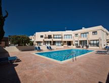 Luxe benedenwoning met zwembad in hartje Ayia Napa, 100m van centrum - thumbnail 1