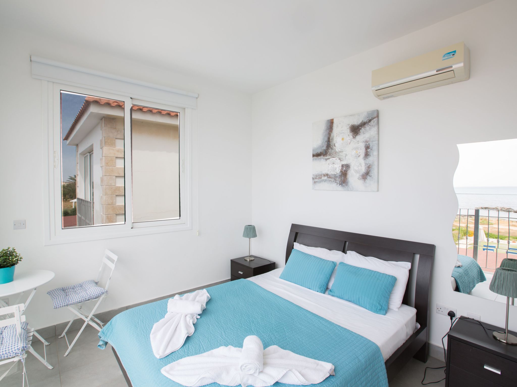 Moderne, geräumige Villa am Strand mit Pool-Image-tags.info