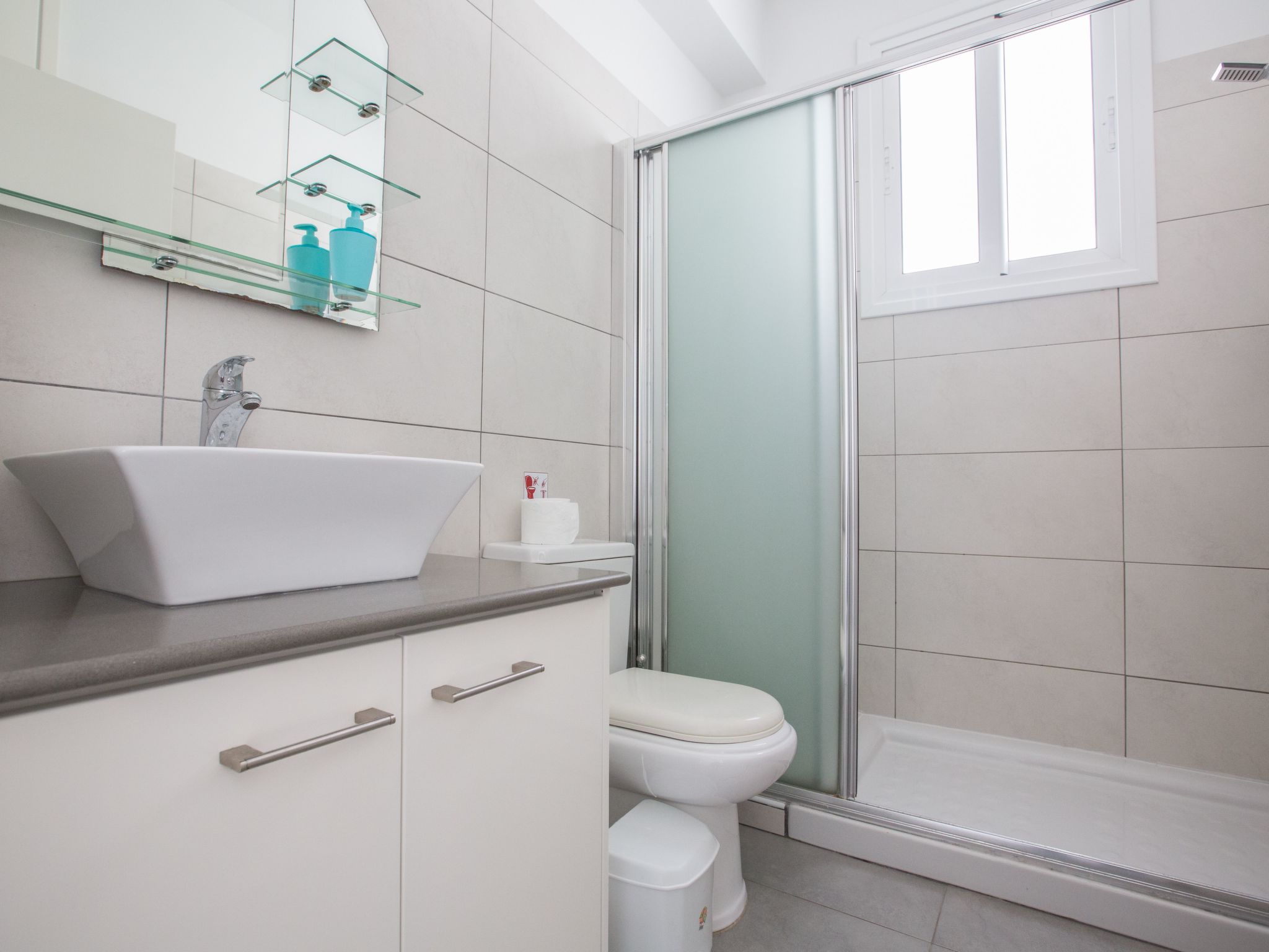 Moderne, geräumige Villa am Strand mit Pool-Image-tags.info