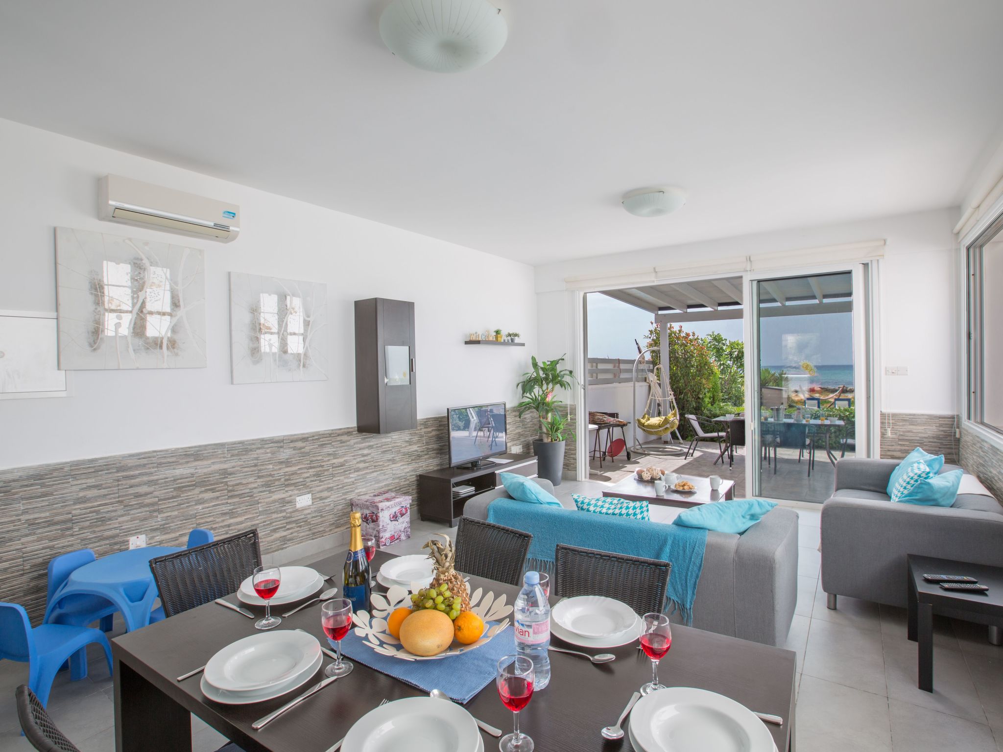 Moderne, geräumige Villa am Strand mit Pool-Image-tags.info