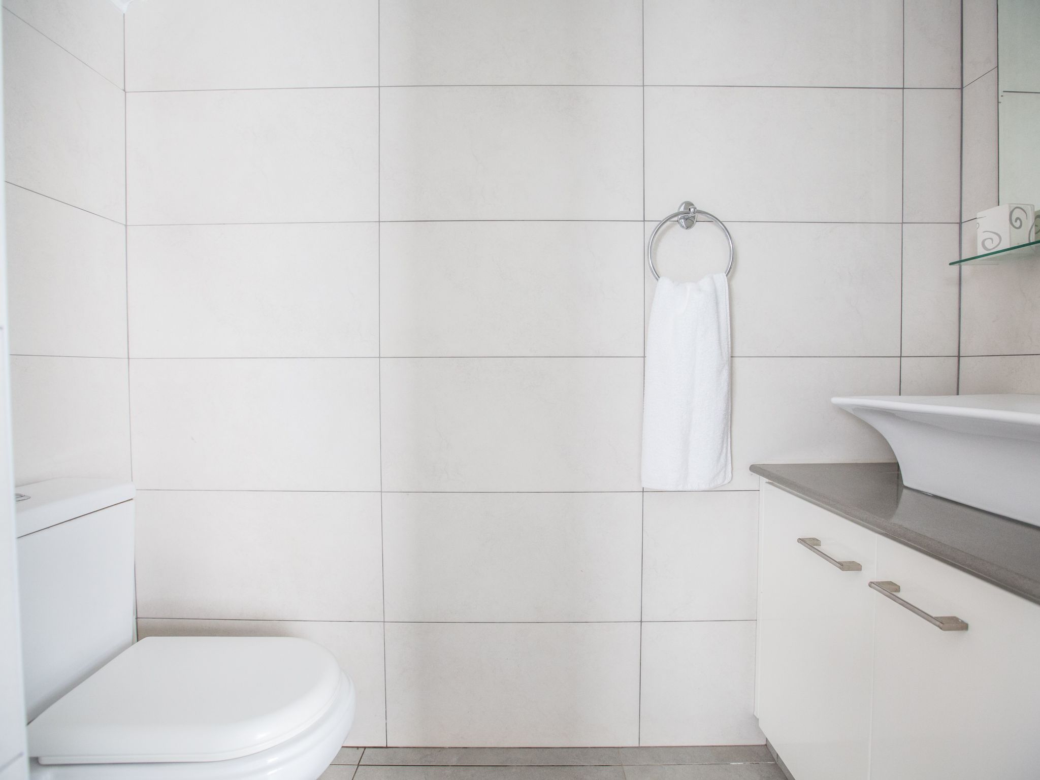 Moderne, geräumige Villa am Strand mit Pool-Image-tags.info