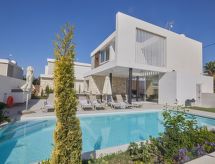 12-persoons vakantiehuis met privé verwarmd zwembad in centrum Ayia Napa - thumbnail 3