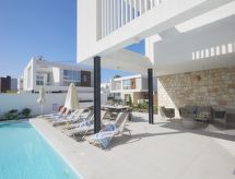 12-persoons vakantiehuis met privé verwarmd zwembad in centrum Ayia Napa - thumbnail 5