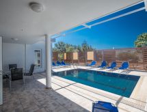 Moderne privévilla met zwembad in Ayia Napa voor 8 personen - thumbnail 4