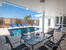 Moderne privévilla met zwembad in Ayia Napa voor 8 personen - thumbnail 5