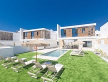 Vrijstaande villa met privézwembad op 400m van centrum Ayia Napa - thumbnail 1