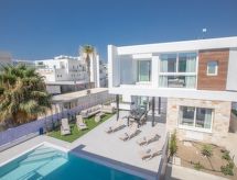 Vrijstaand vakantiehuis met privézwembad in centrum Ayia Napa · 12 pers. - thumbnail 2