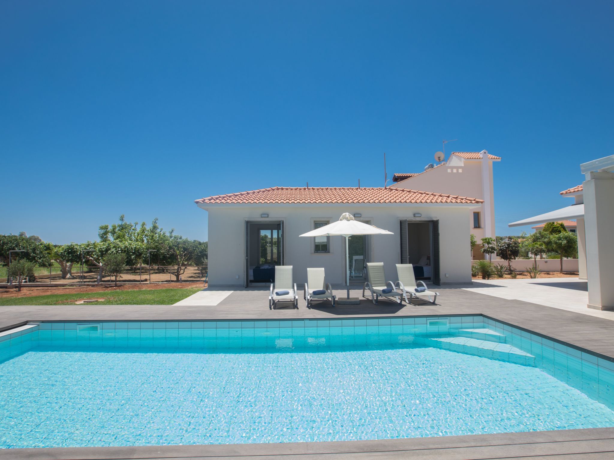 In Ayia Napa mit großem Patio-Image-tags.info