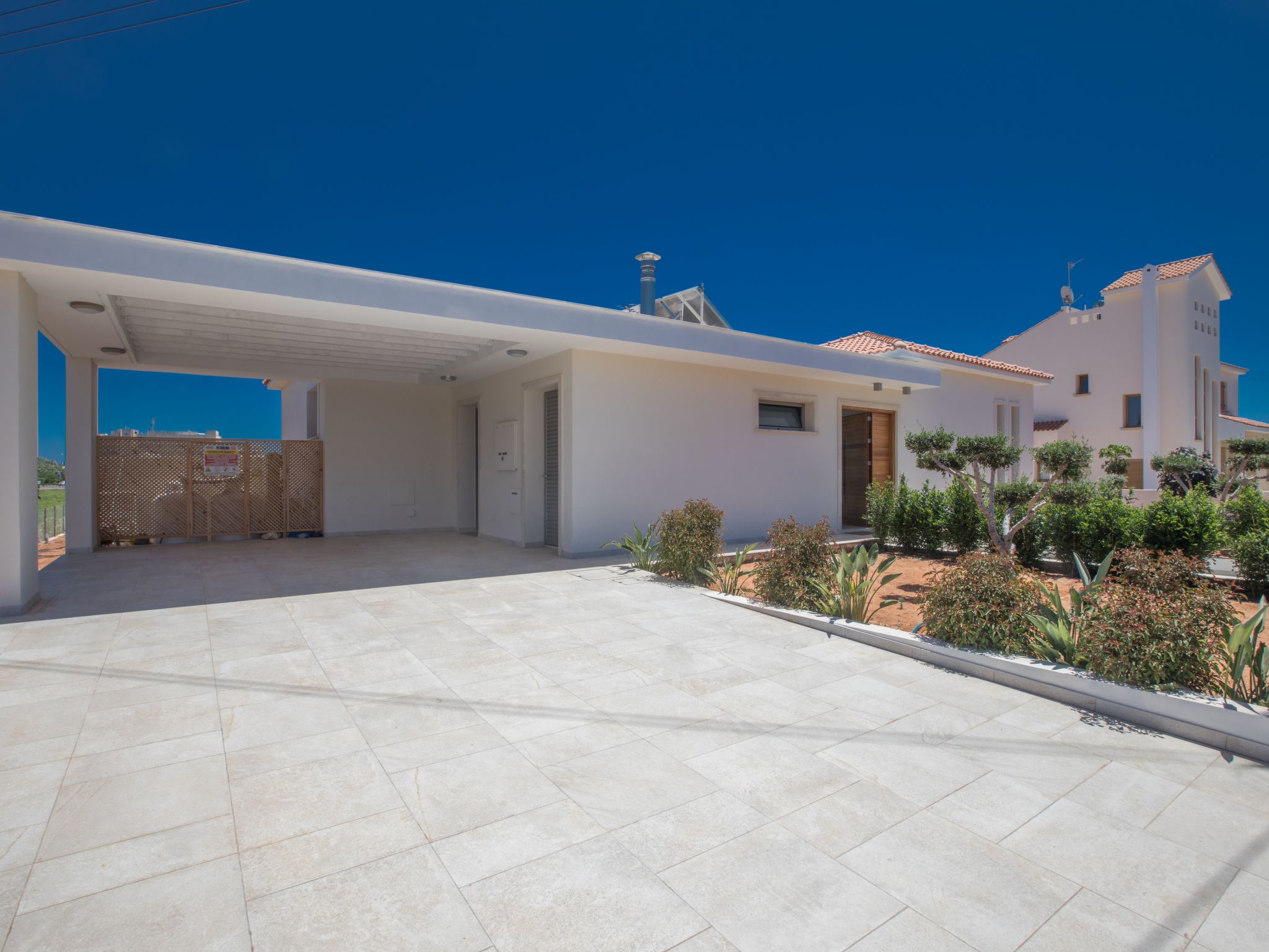 In Ayia Napa mit großem Patio-Image-tags.info