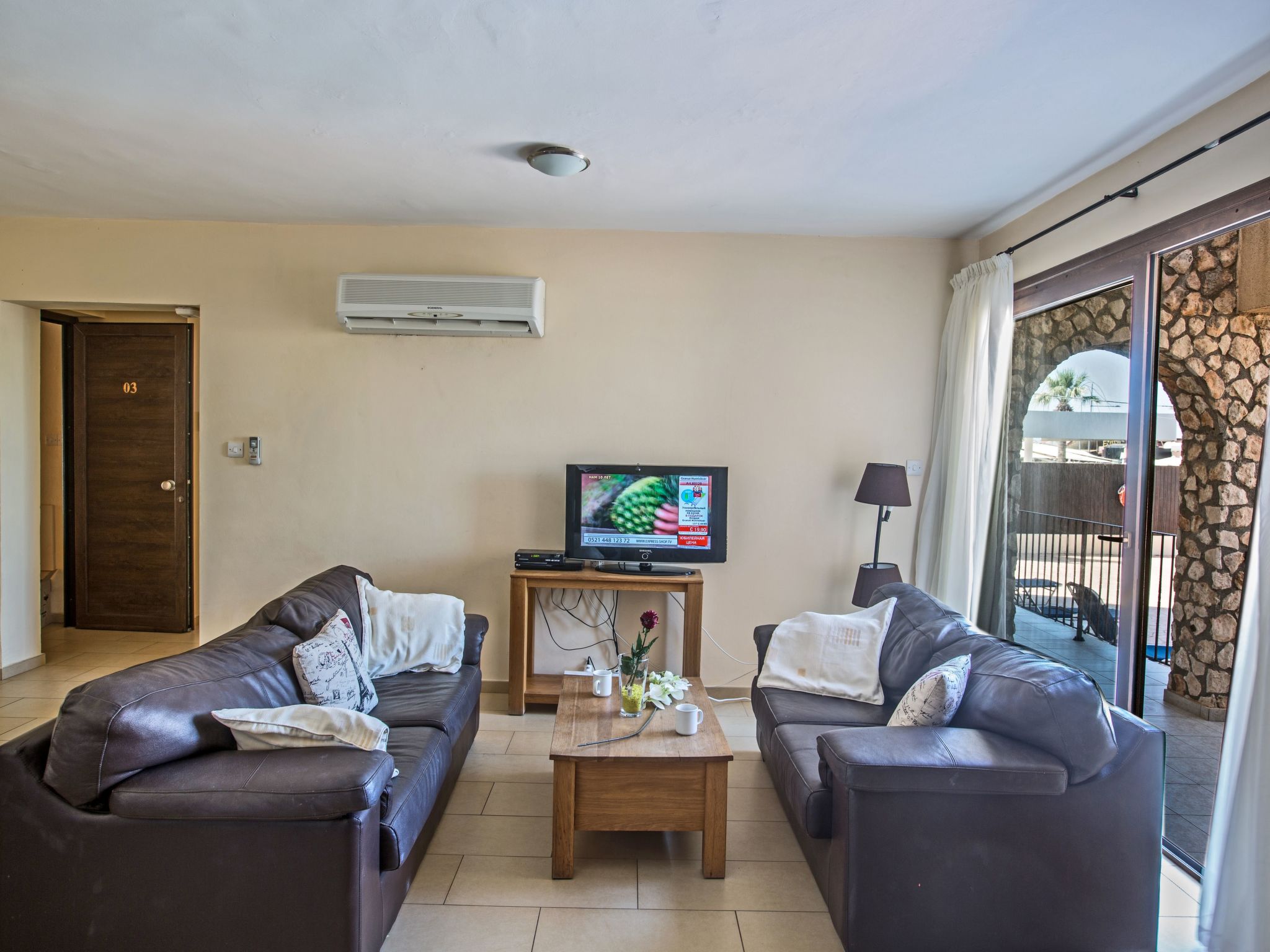 Geräumige Wohnung mit Gemeinschaftspool-Image-tags.info