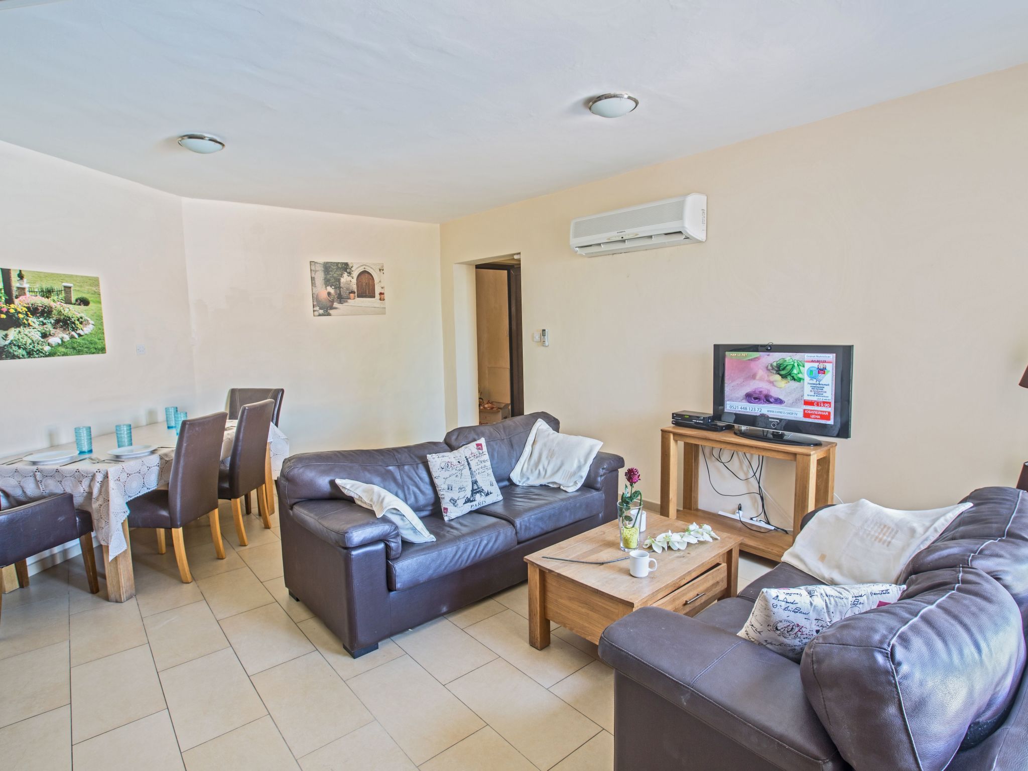 Geräumige Wohnung mit Gemeinschaftspool-Image-tags.info