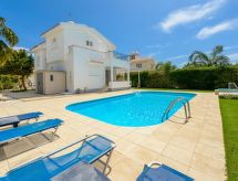 Vrijstaand vakantiehuis met privézwembad in Ayia Napa · 180 m² - thumbnail 1