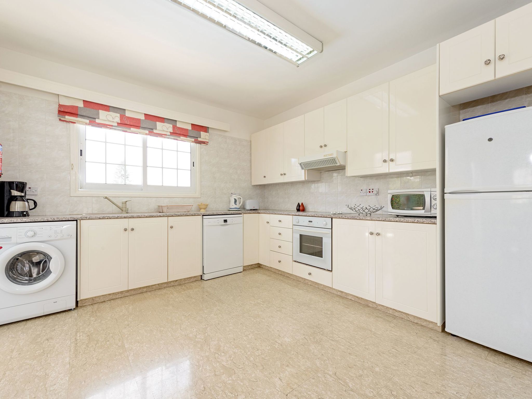 4-Schlafzimmer-Villa mit privatem Pool in Ayia Napa-Image-tags.info