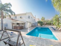 Vrijstaand vakantiehuis in Ayia Napa met privézwembad - thumbnail 1