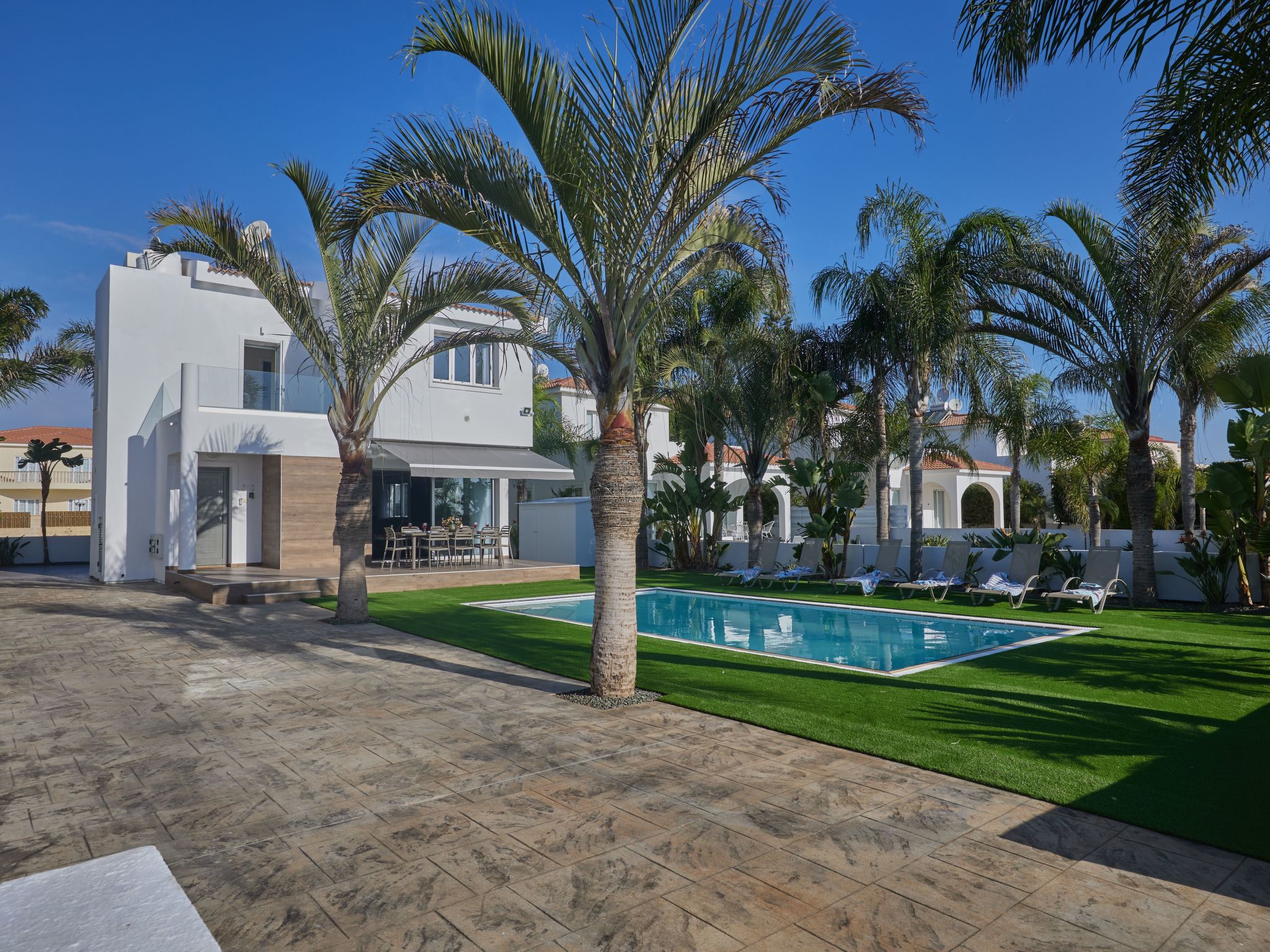 Moderne, geräumige Ferienvilla-Image-tags.info