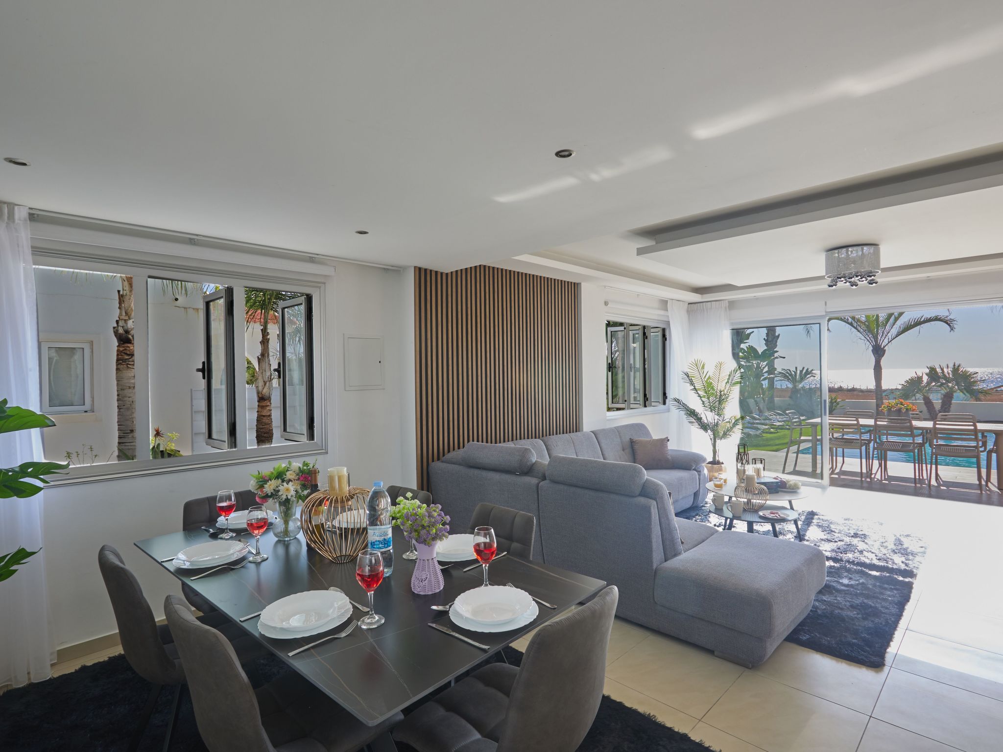 Moderne, geräumige Ferienvilla-Image-tags.info