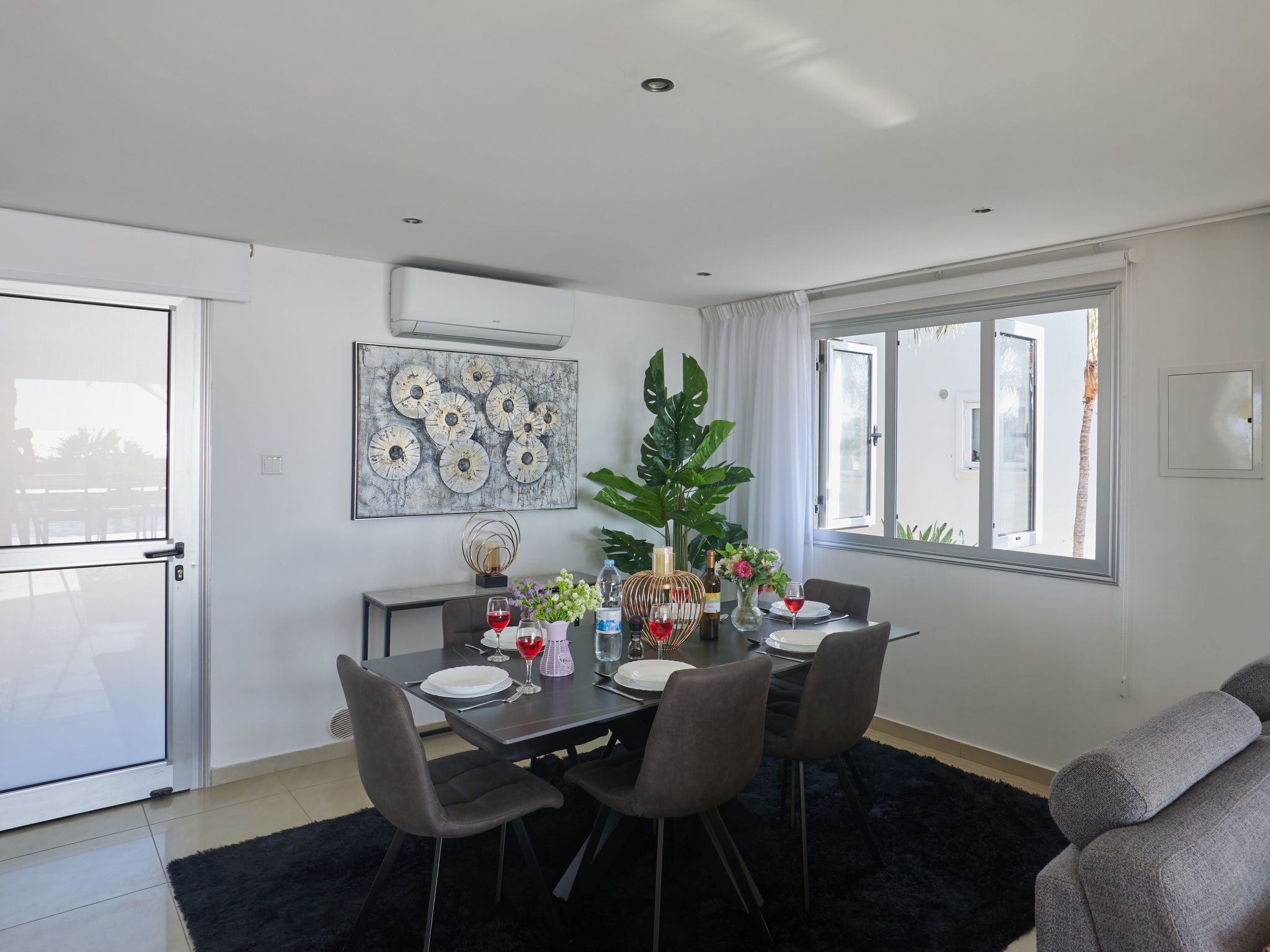 Moderne, geräumige Ferienvilla-Image-tags.info