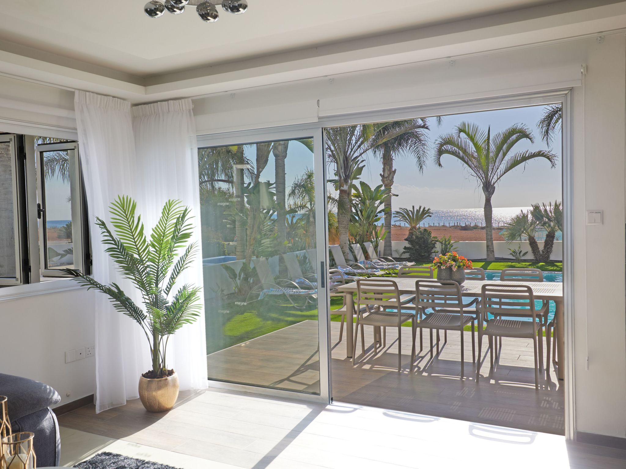 Moderne, geräumige Ferienvilla-Image-tags.info