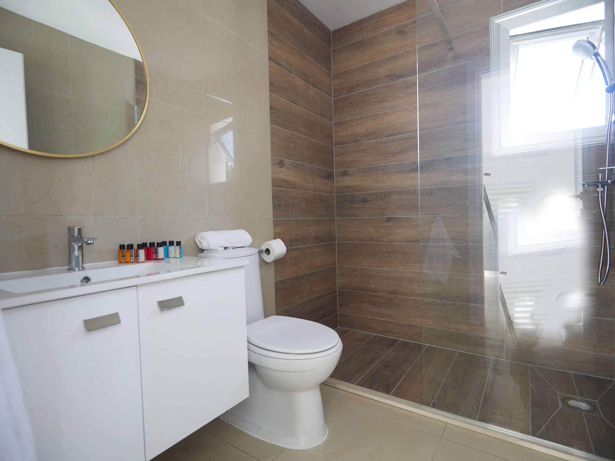 Moderne, geräumige Ferienvilla-Image-tags.info