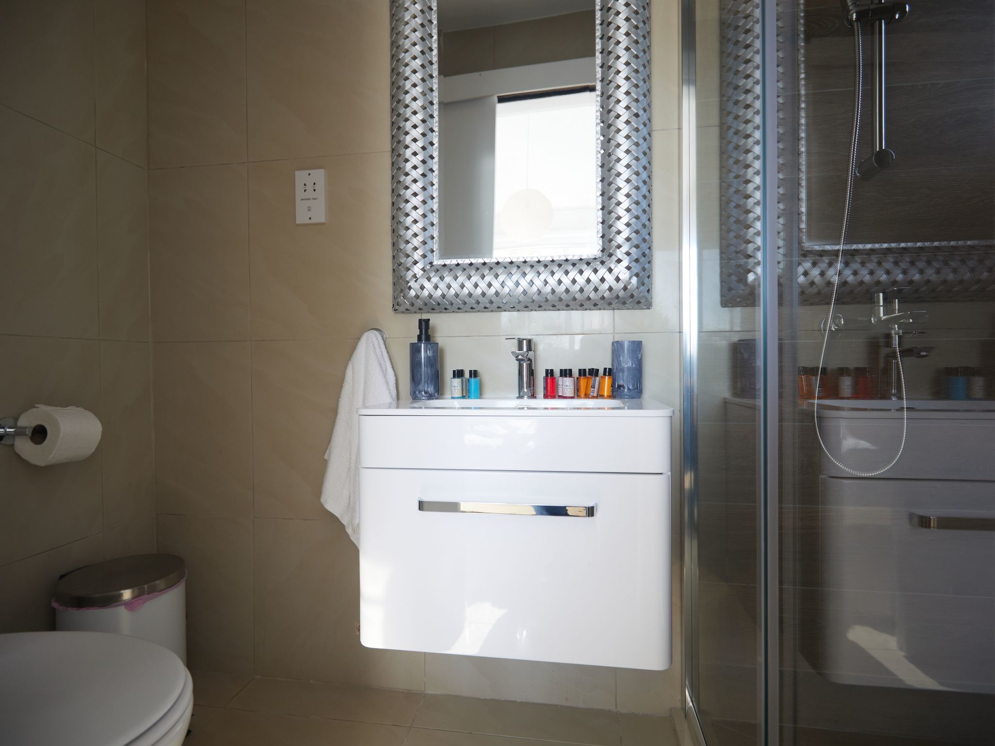 Moderne, geräumige Ferienvilla-Image-tags.info