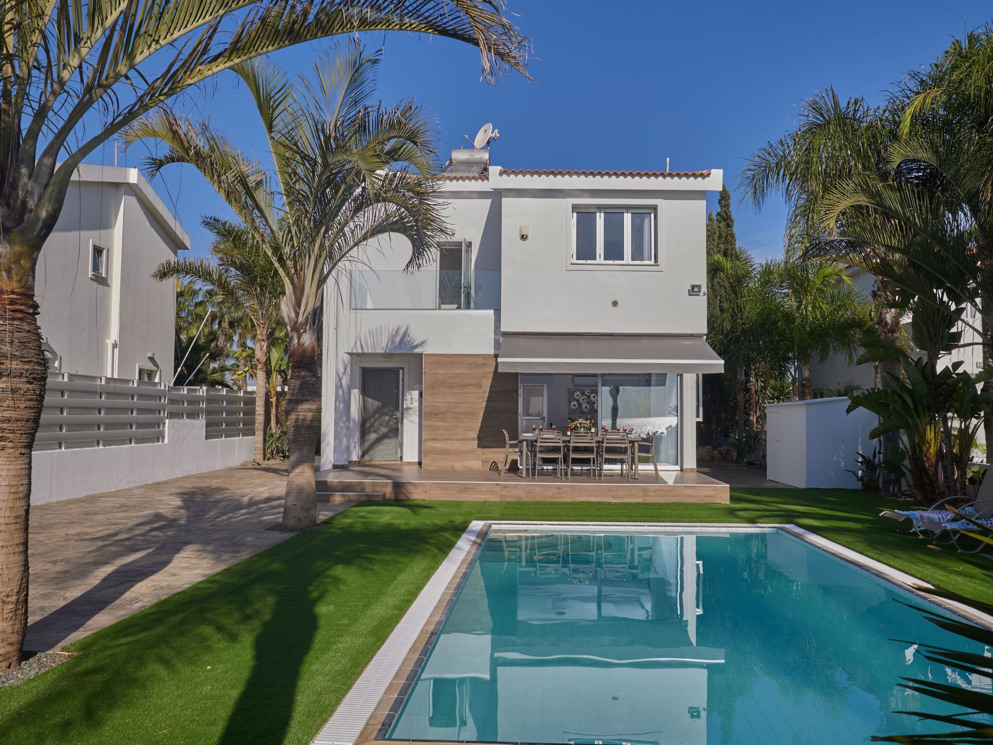 Moderne, geräumige Ferienvilla-Image-tags.info