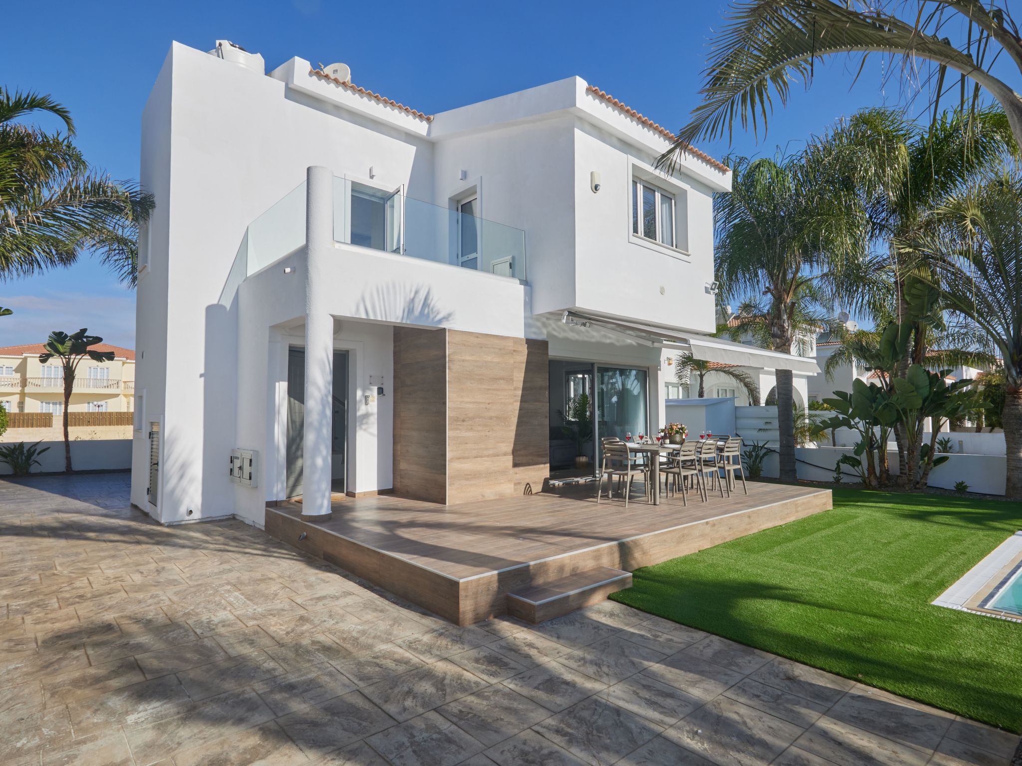 Moderne, geräumige Ferienvilla-Image-tags.info