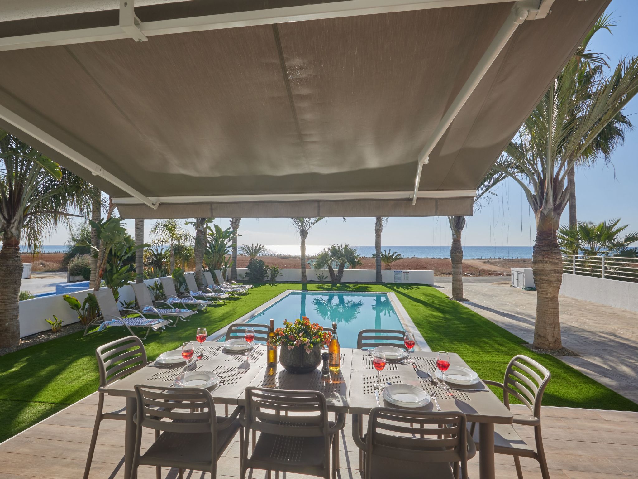 Moderne, geräumige Ferienvilla-Image-tags.info