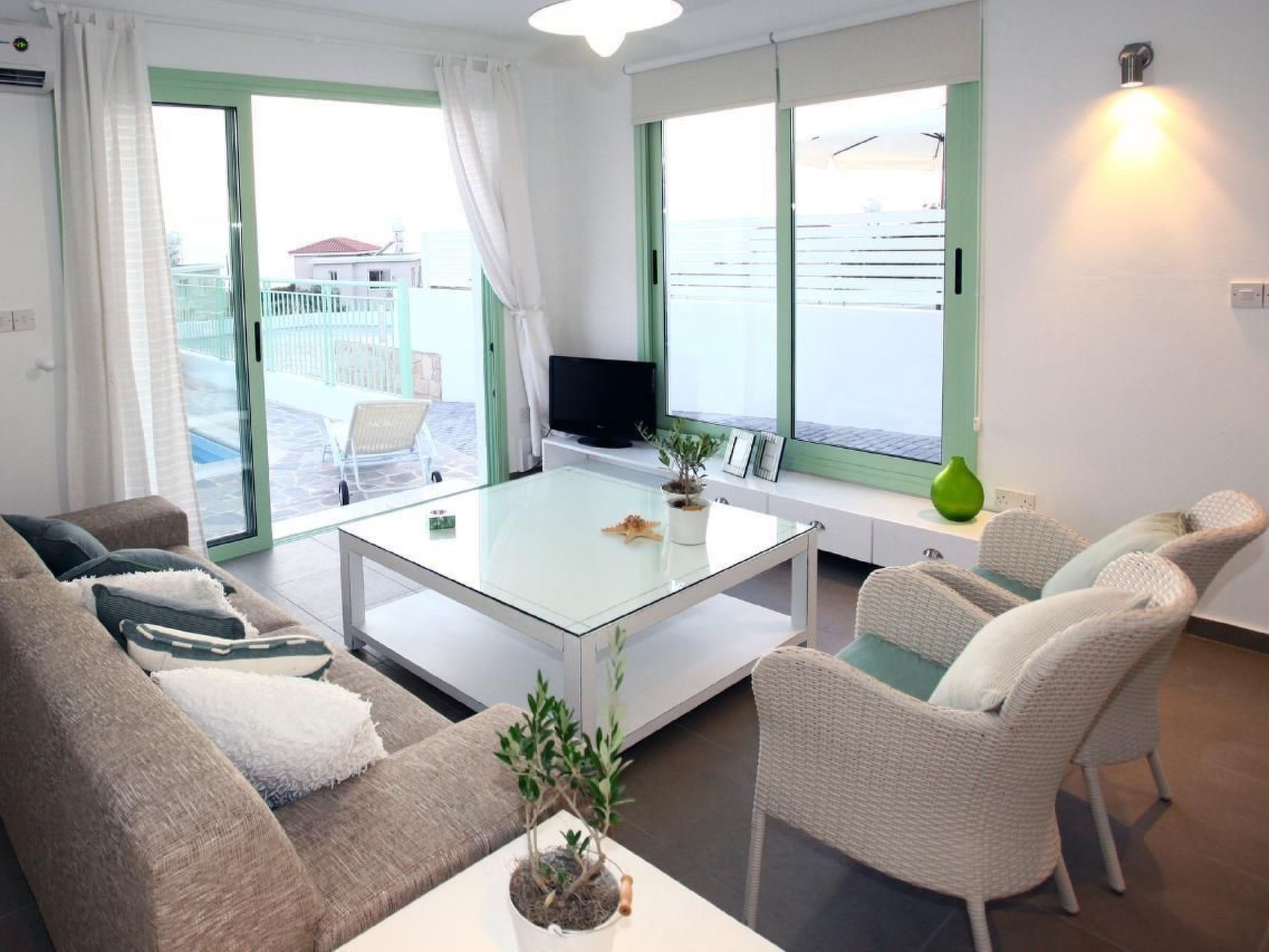 Mit Garten, Grill und Terrasse