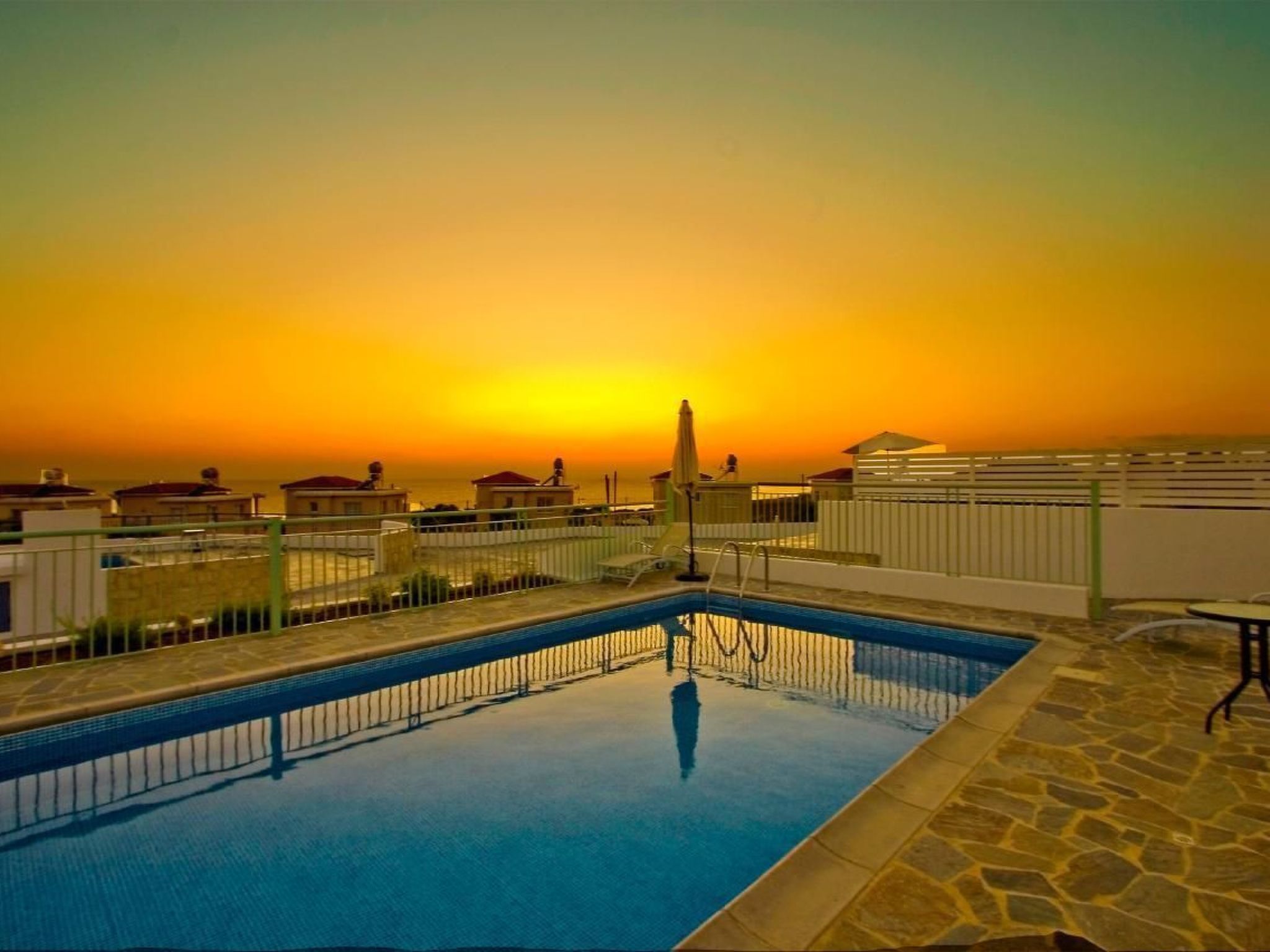 mit Garten, Grill und Terrasse