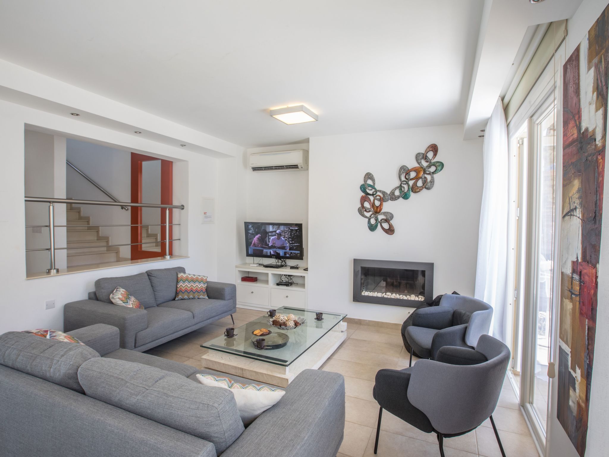 3-Schlafzimmer-Luxusvilla mit Pool und teilweise Meerblick-Image-tags.info