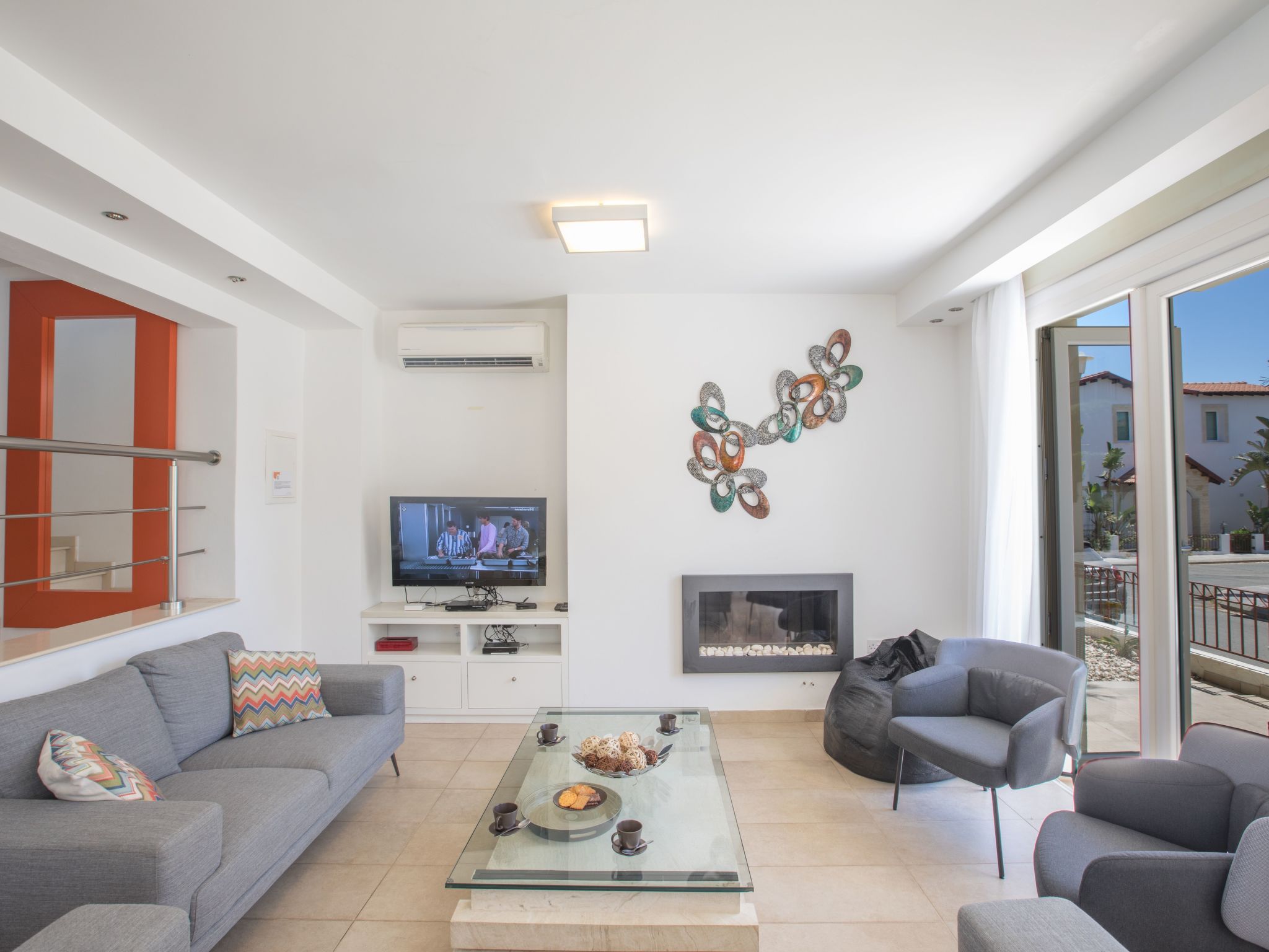 3-Schlafzimmer-Luxusvilla mit Pool und teilweise Meerblick-Image-tags.info