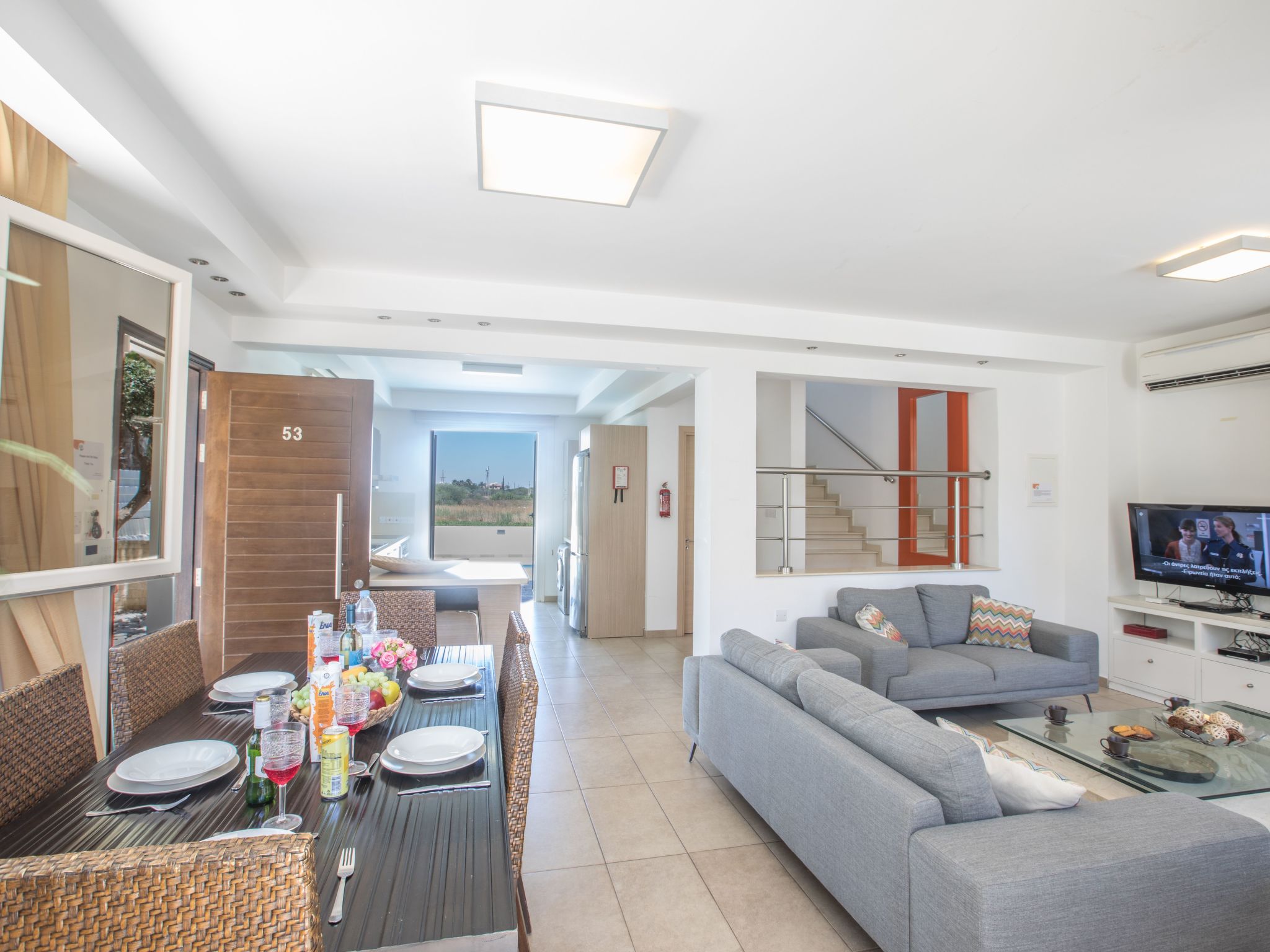 3-Schlafzimmer-Luxusvilla mit Pool und teilweise Meerblick-Image-tags.info