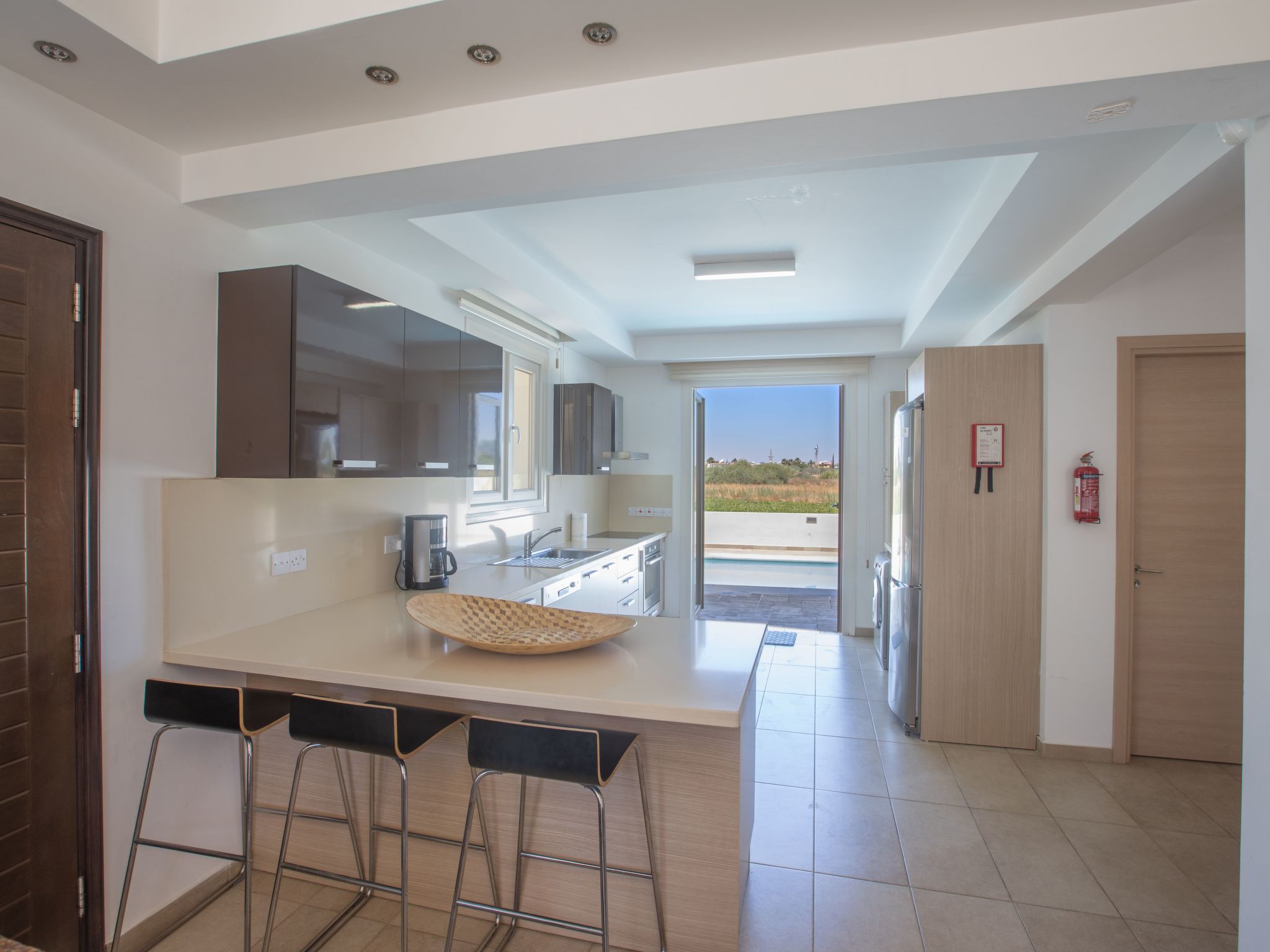 3-Schlafzimmer-Luxusvilla mit Pool und teilweise Meerblick-Image-tags.info