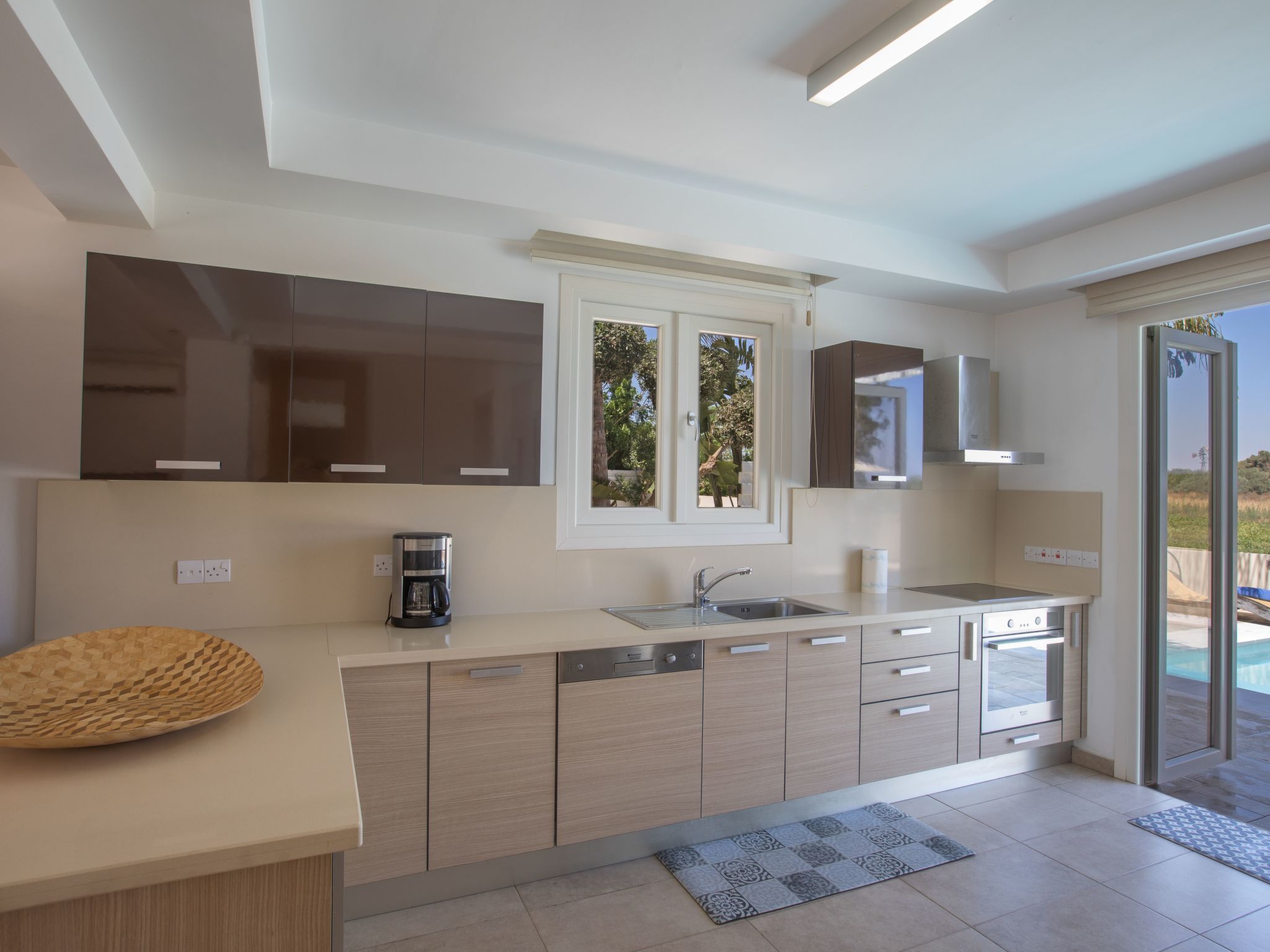 3-Schlafzimmer-Luxusvilla mit Pool und teilweise Meerblick-Image-tags.info