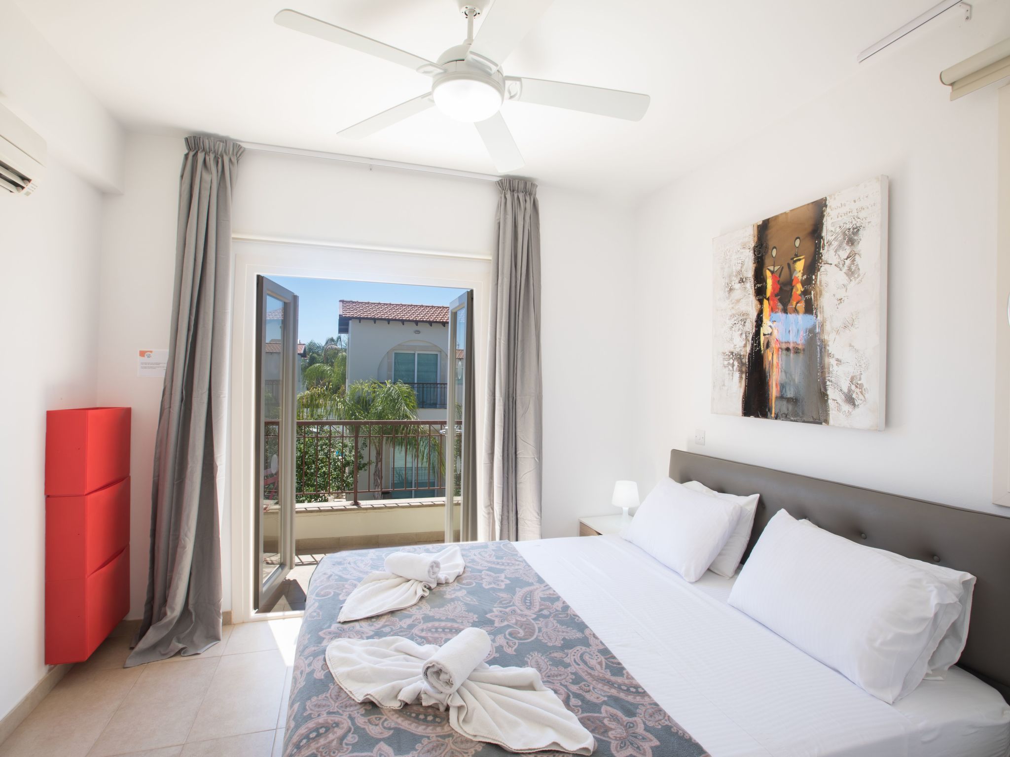 3-Schlafzimmer-Luxusvilla mit Pool und teilweise Meerblick-Image-tags.info