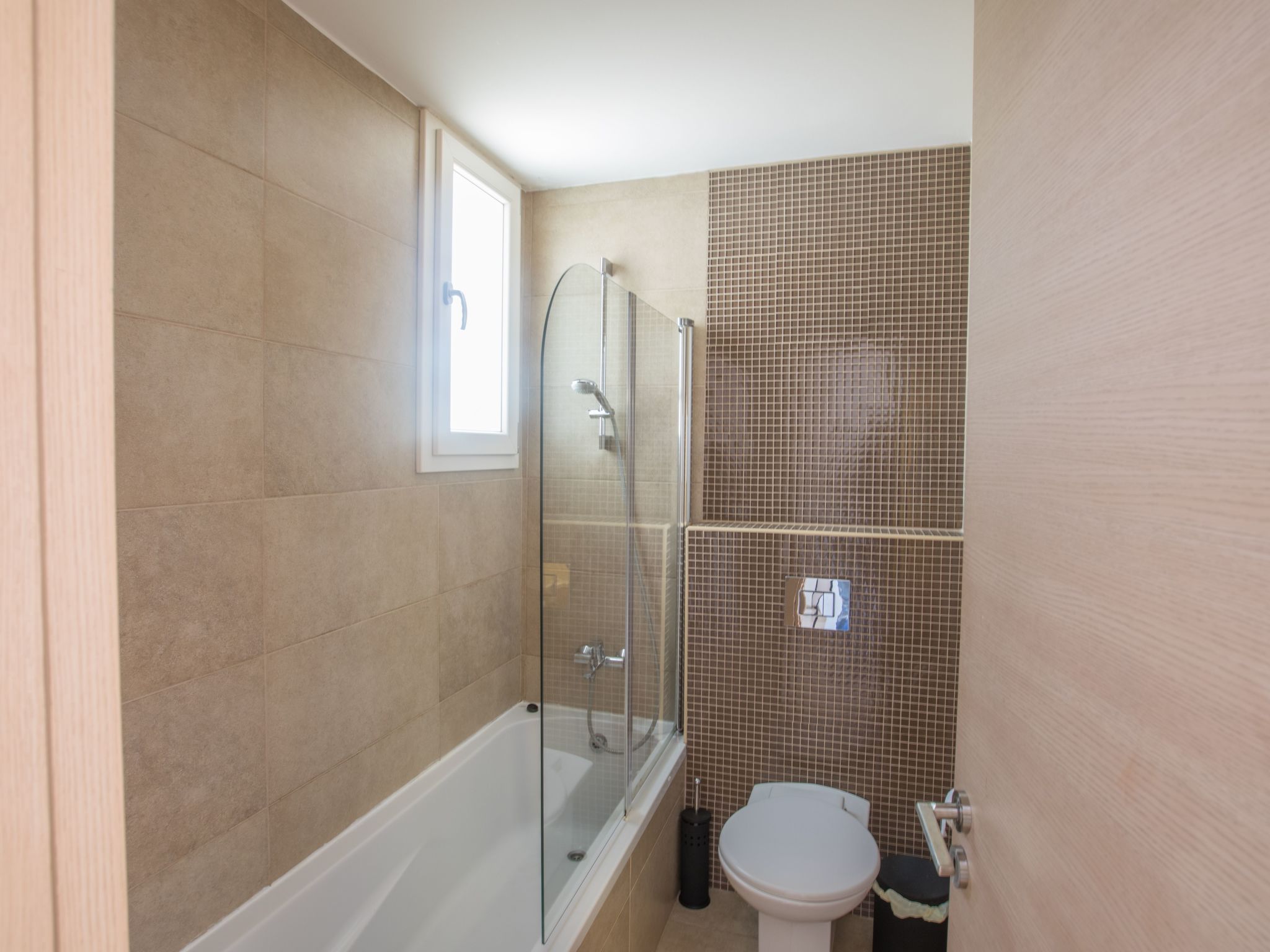 3-Schlafzimmer-Luxusvilla mit Pool und teilweise Meerblick-Image-tags.info