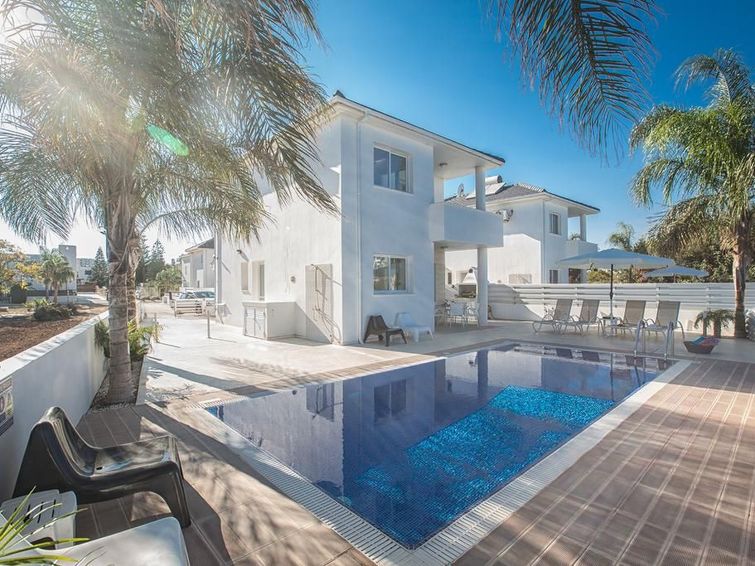 Vrijstaand vakantiehuis met privézwembad in centrum Agios Georgios Pegeias in Agios Georgios Pegeias