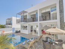 Vakantiehuis met open haard en privézwembad in Agios Georgios Pegeias · 135 m² - thumbnail 2