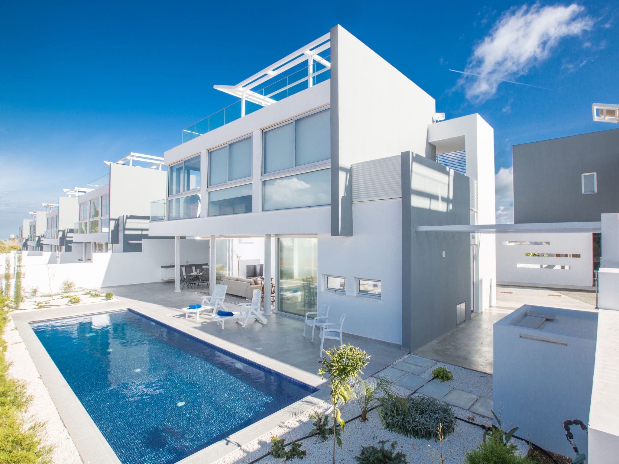 3-Schlafzimmer-Villa mit privatem Pool und Dachgarten