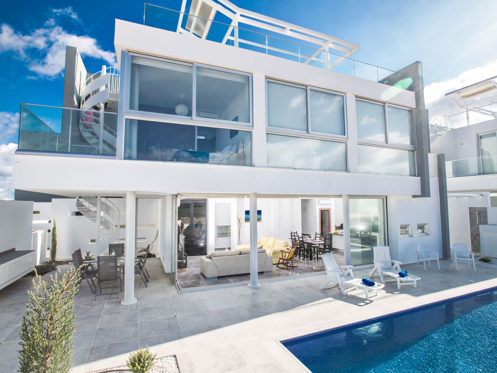 3-Schlafzimmer-Villa mit privatem Pool und Dachgarten