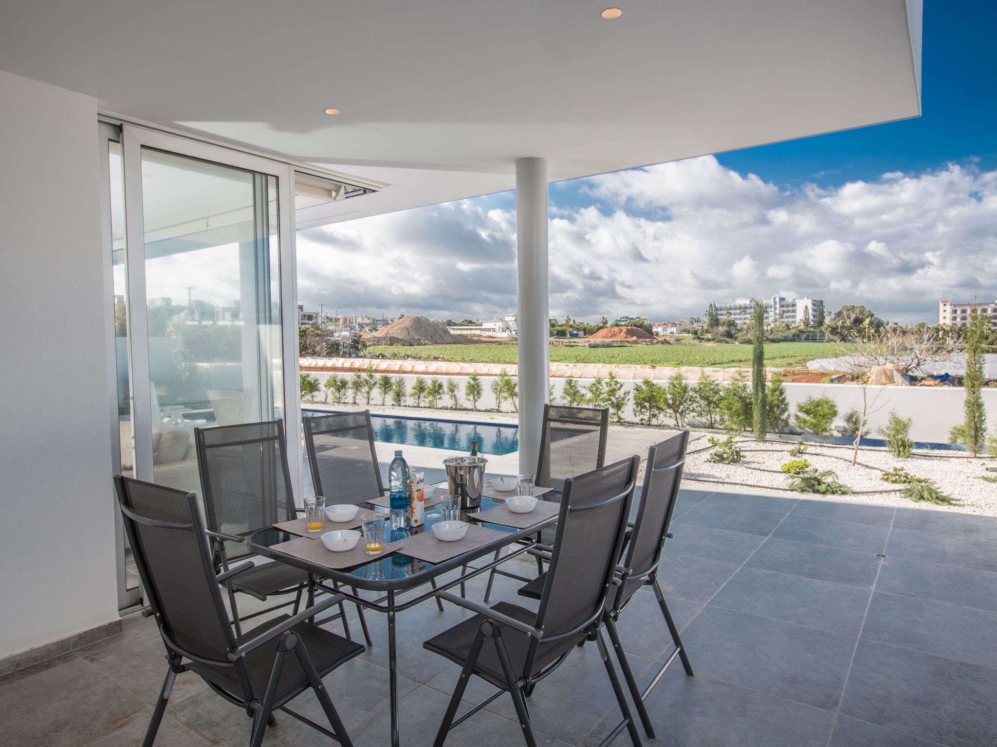 3-Schlafzimmer-Villa mit privatem Pool und Dachgarten-Image-tags.info