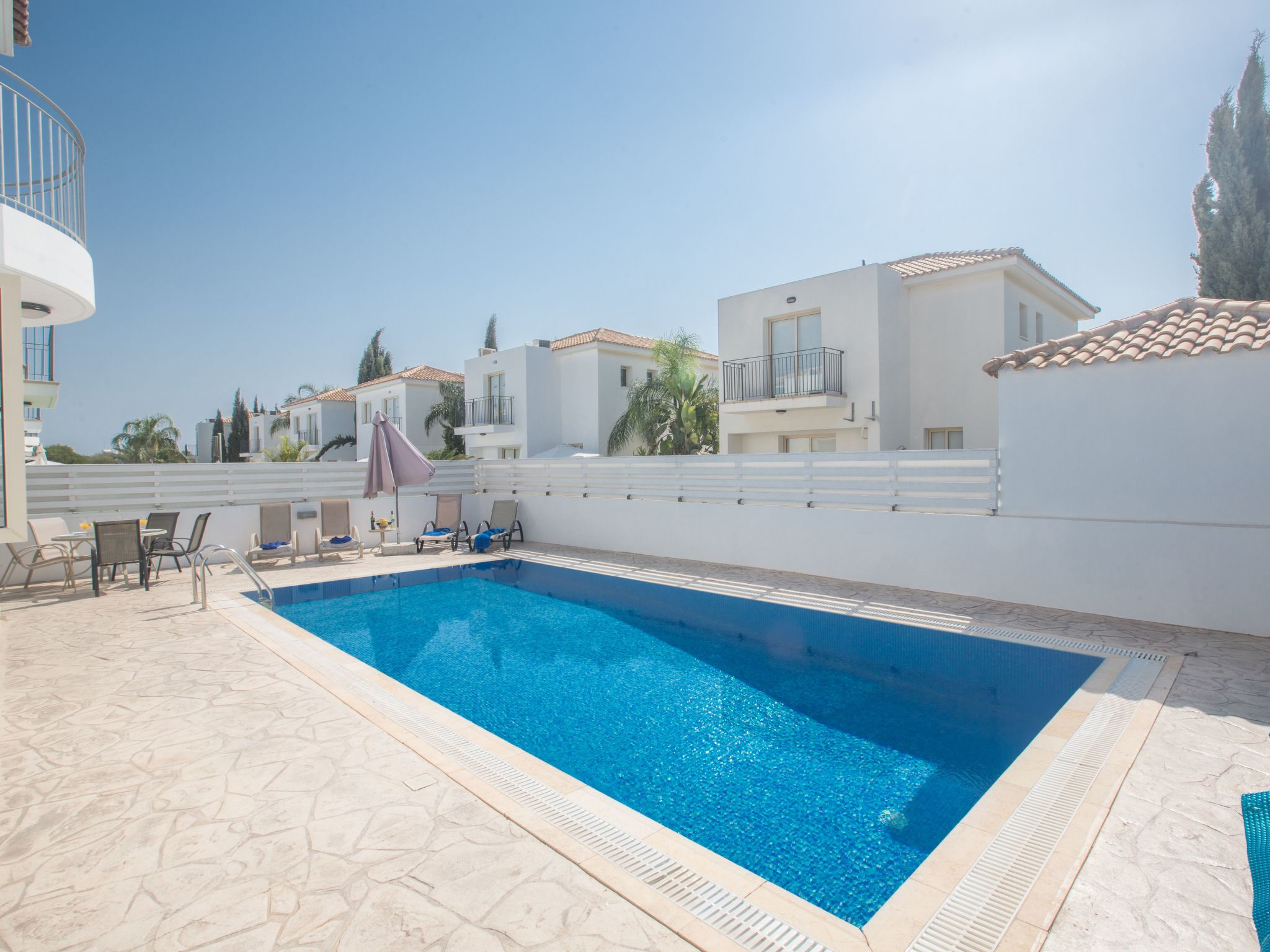 Ferienvilla PV17 mit Sonnenterrasse und Pool-Image-tags.info