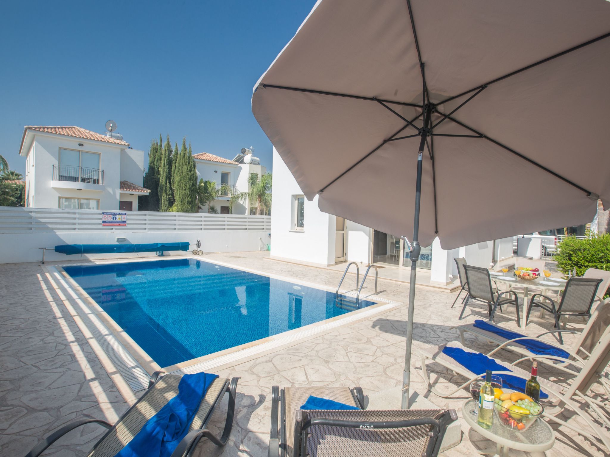 Ferienvilla PV17 mit Sonnenterrasse und Pool-Image-tags.info