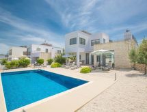 Vakantiehuis met privézwembad in Agios Georgios Pegeias - thumbnail 2