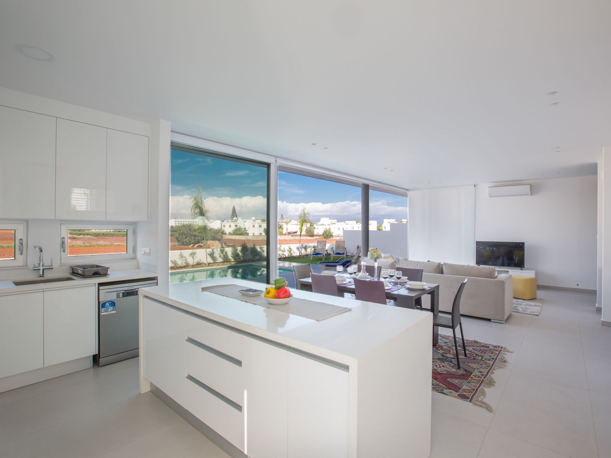 3-Schlafzimmer-Villa mit Pool, Dachgarten, Meerblick-Image-tags.info