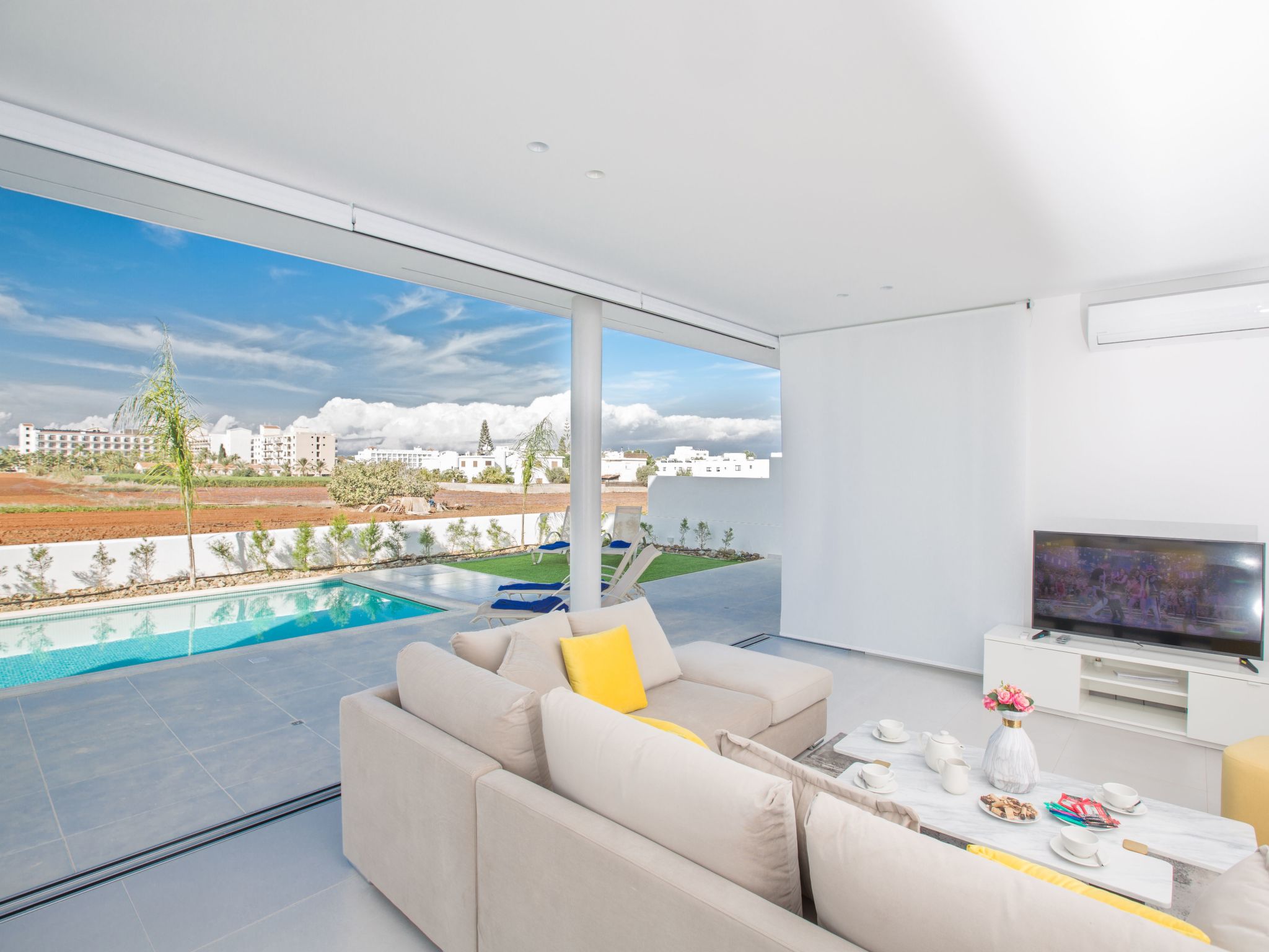 3-Schlafzimmer-Villa mit Pool, Dachgarten, Meerblick-Image-tags.info