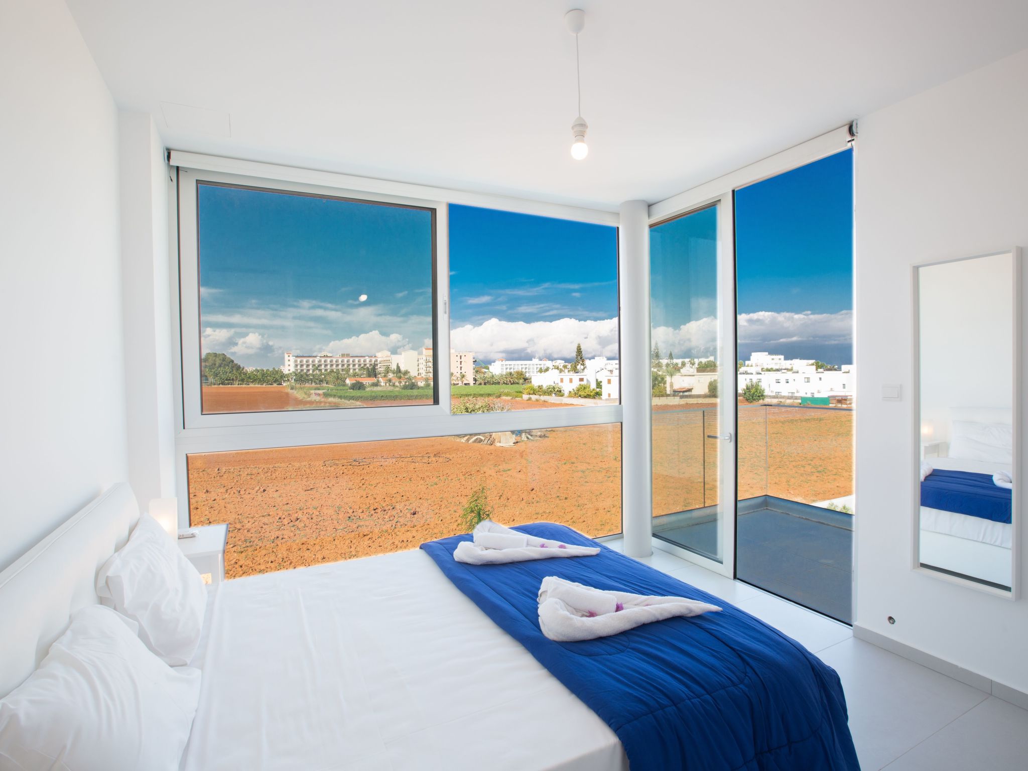 3-Schlafzimmer-Villa mit Pool, Dachgarten, Meerblick-Image-tags.info